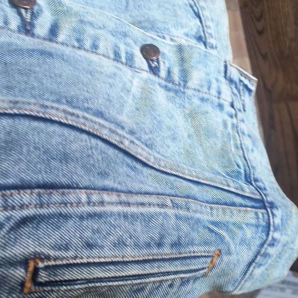 Vintage Levi's Made In The USA Acid Wash Denim Trucker  Jacket Sz Med Women - Picture 9 of 17